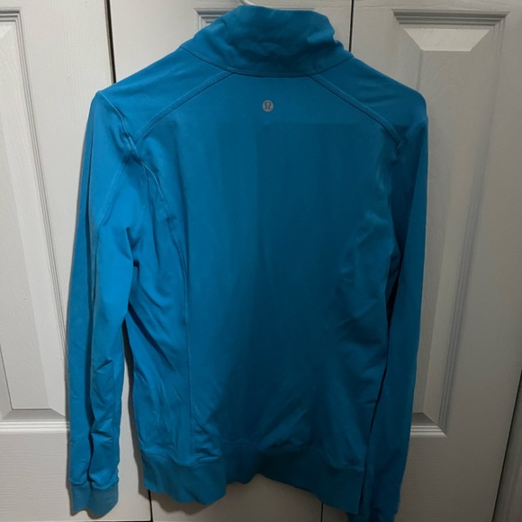 Size 12 blue lululemon jacket - Picture 2 of 3